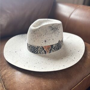 Western White Speckled Flat Brim Hat with Snakeskin Hatband